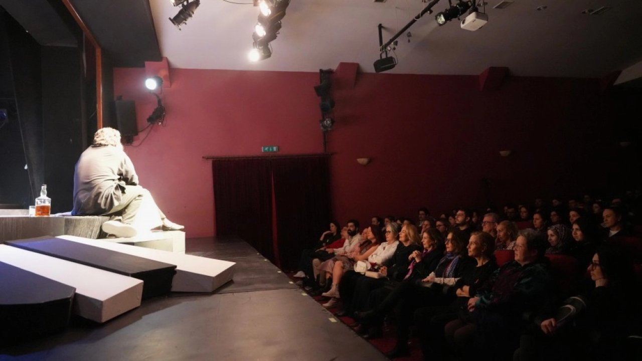 Alzheimer temalı ‘Unutmak’ oyunu Eskişehir’de sahnelendi