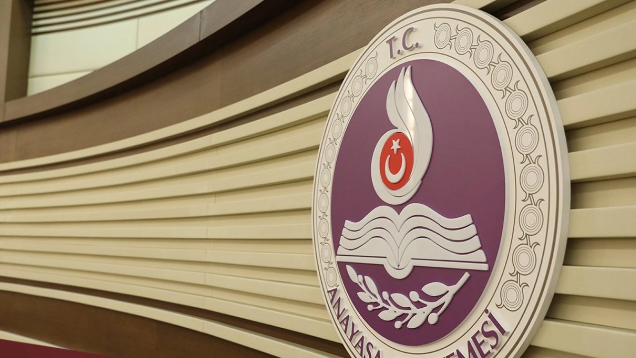 Anayasa Mahkemesi, 'isim değişikliği ilanı' kuralını iptal etti