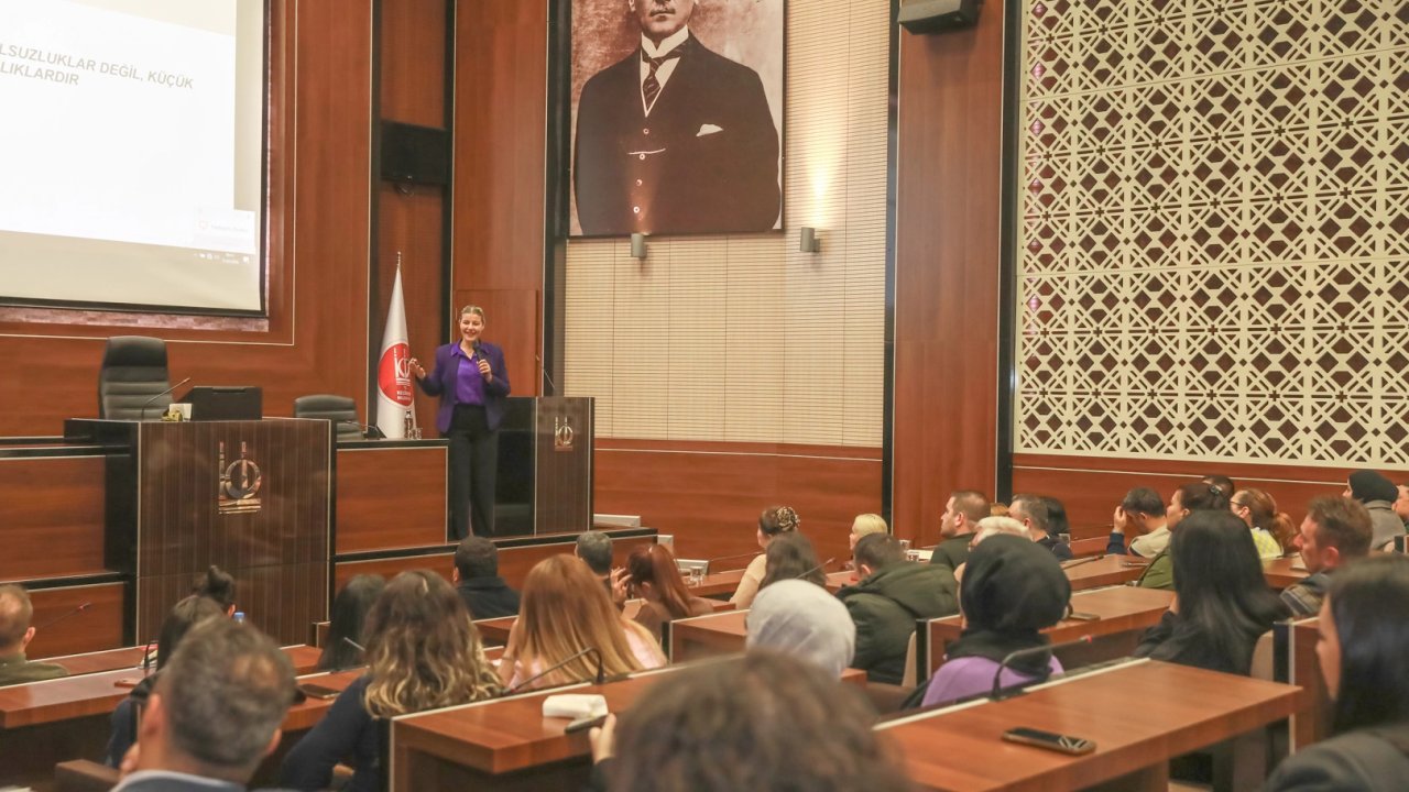 Ankara Keçiören Belediyesi'nde personele 'etik' eğitimi