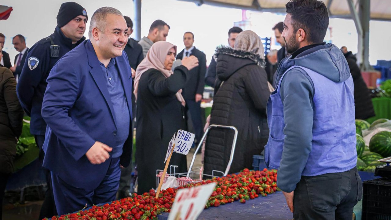 Ankara Keçiören’de Başkan Özarslan’dan pazaryeri ziyareti
