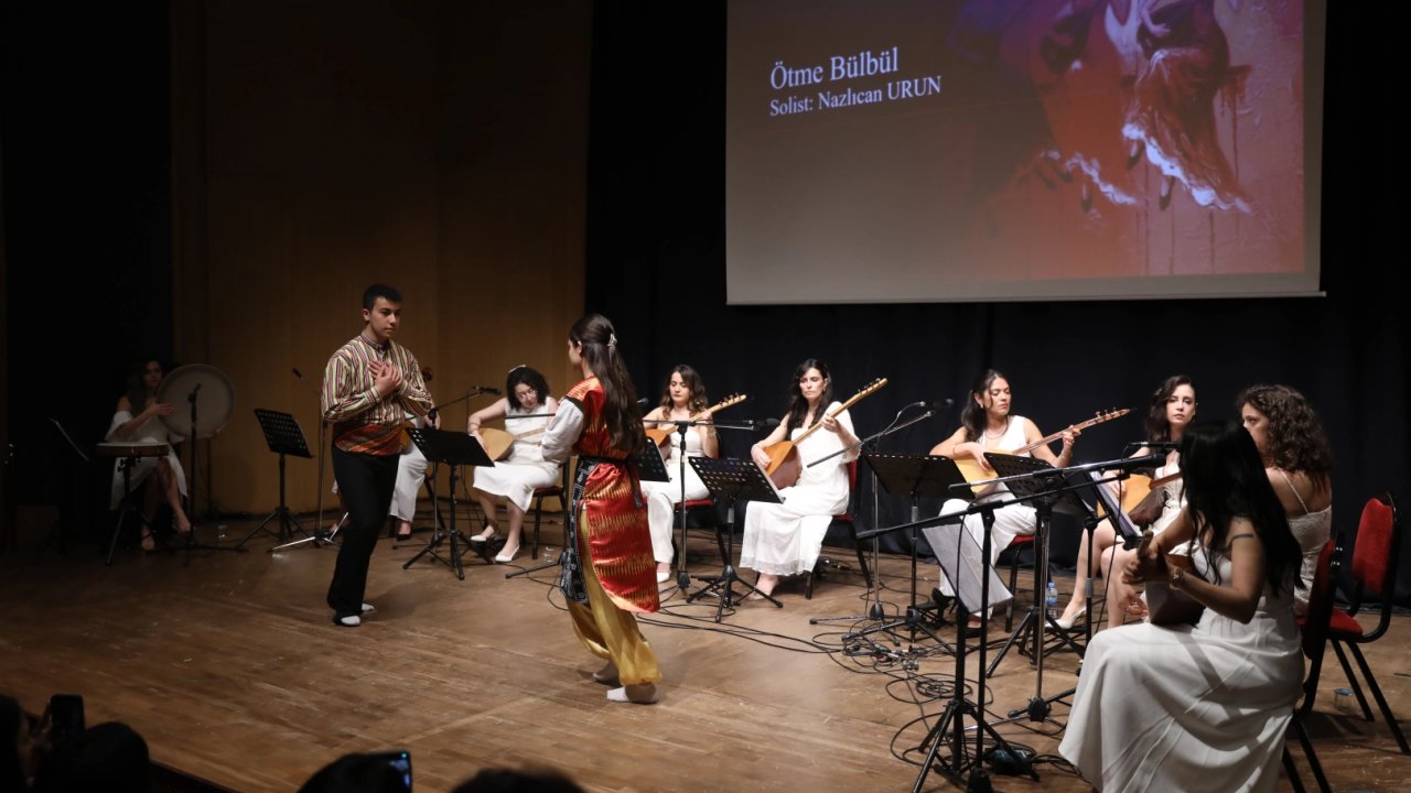 Antalya’da “Kadın Kadına Türküler” geceye damga vurdu