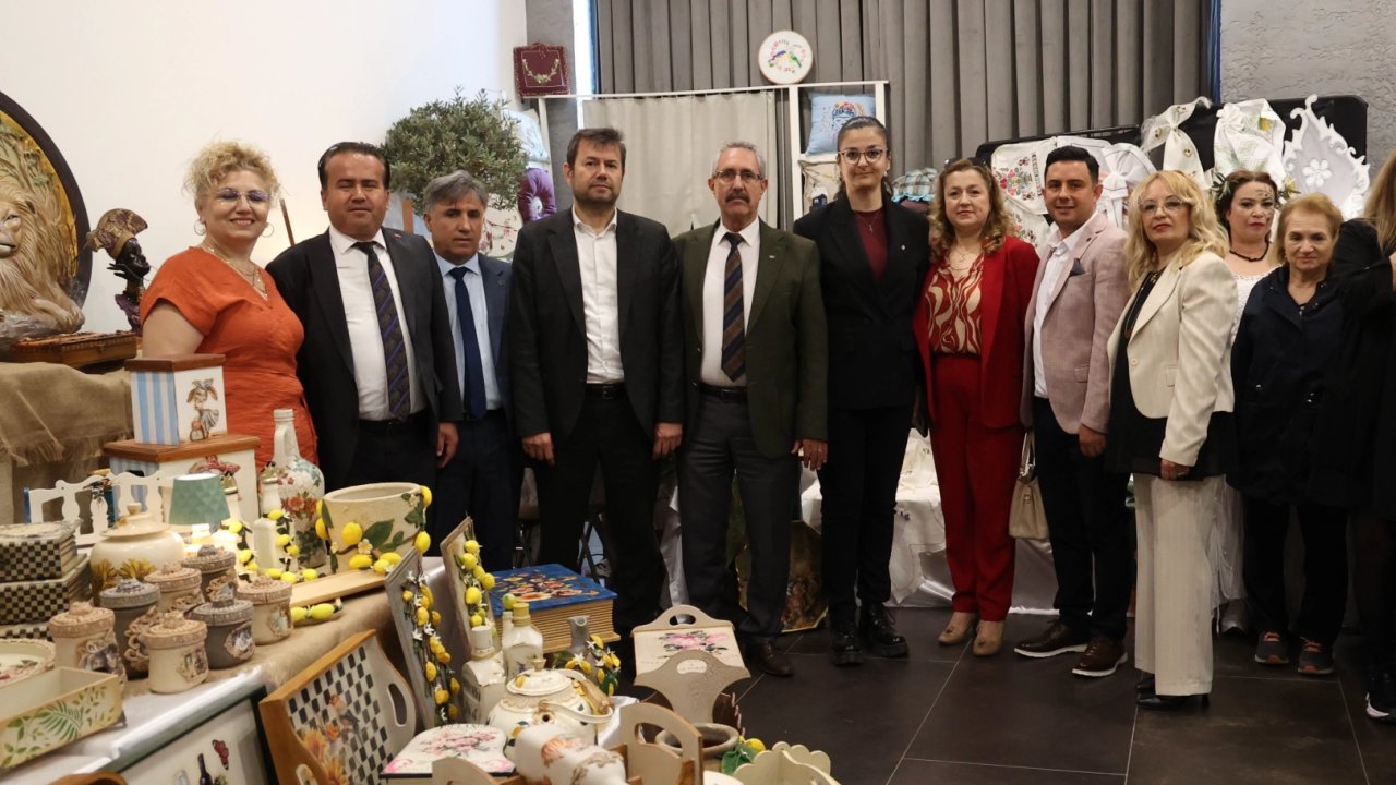 Antalya'da Uncalı ATASEM yılsonu sergisi açıldı