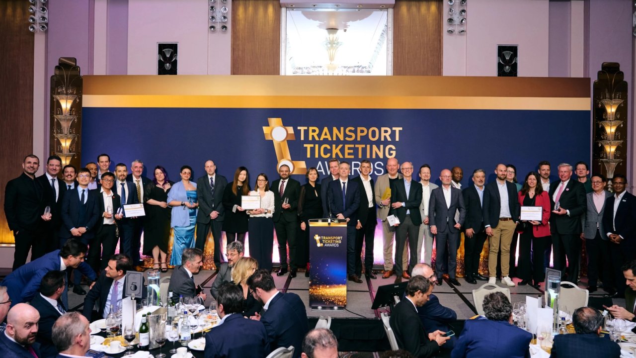 Antalyakart Londra’dan birincilikle döndü