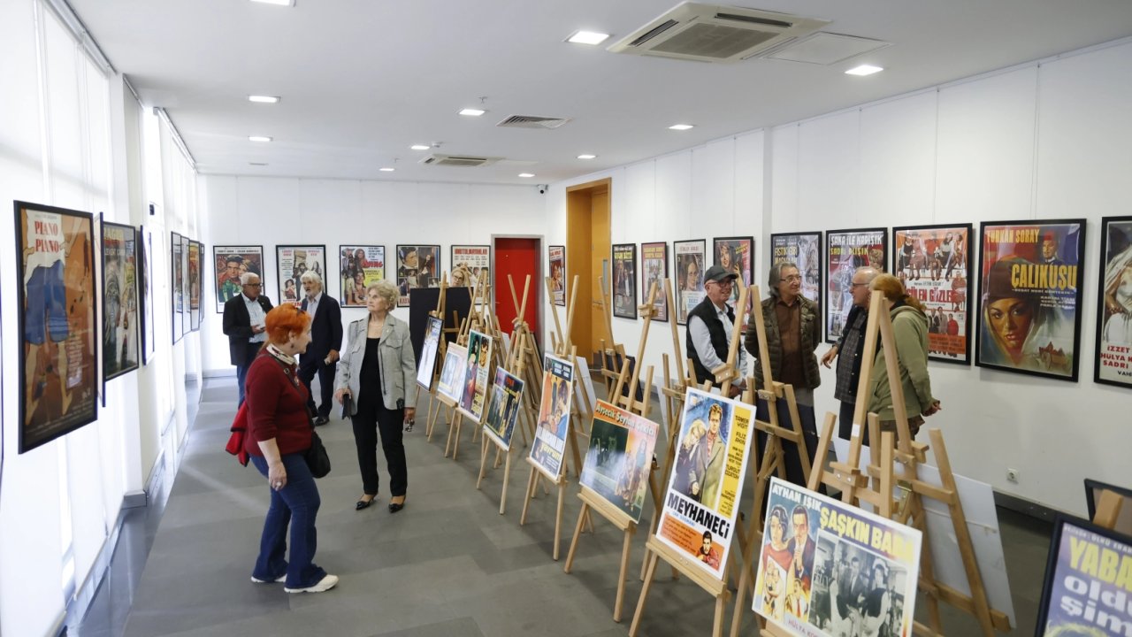 Antalyalılar Yeşilçam afişleriyle zamanda yolculuğa çıkıyor