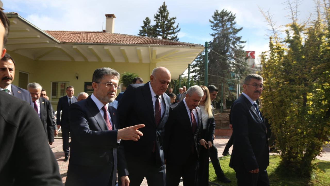 Bakan Yumaklı Konya Şeker'i ziyaret etti