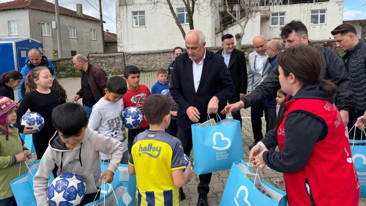 Balıkesir’de kırsaldaki çocuklara 23 Nisan hediyesi