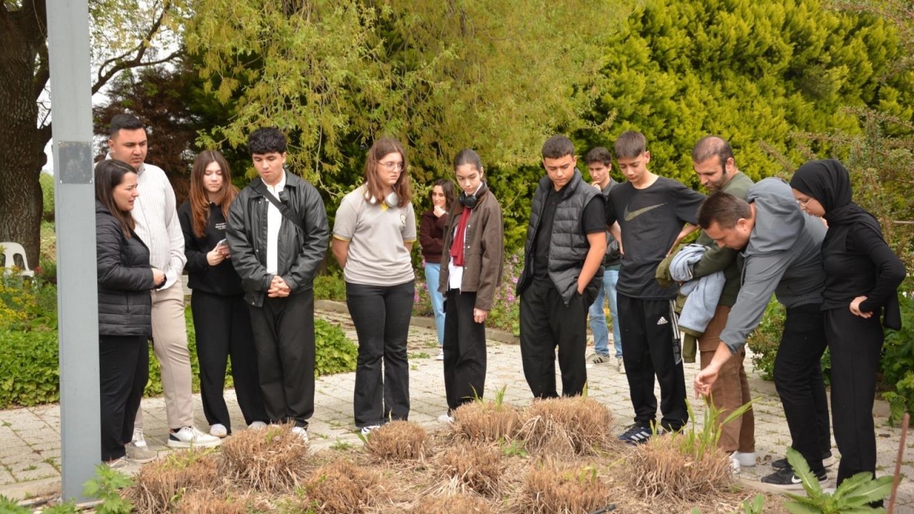 Balıkesir'de öğrenciler doğanın inceliklerini öğreniyor