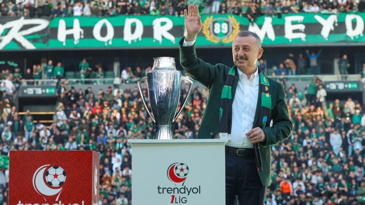 Başkan Büyükakın'dan Kocaelispor’a 60. yıl mesajı