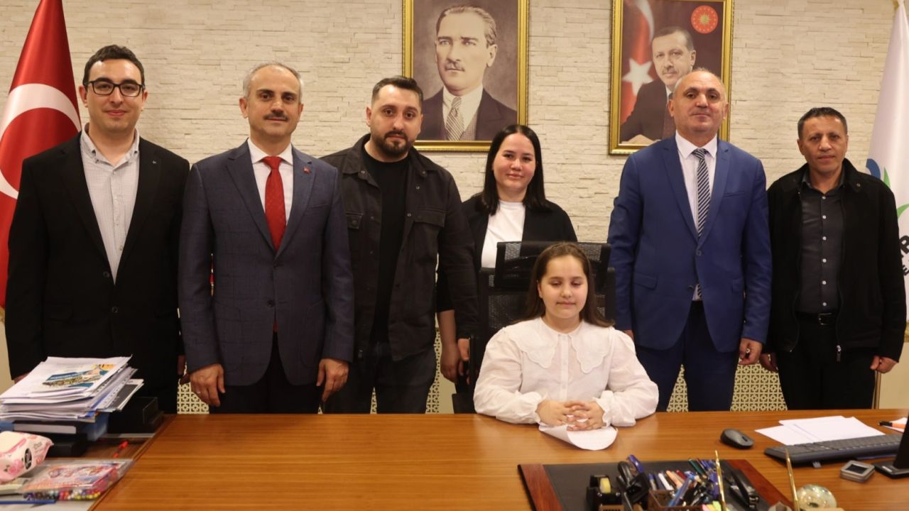 Başkan Çiftçi, koltuğunu minik başkana devretti