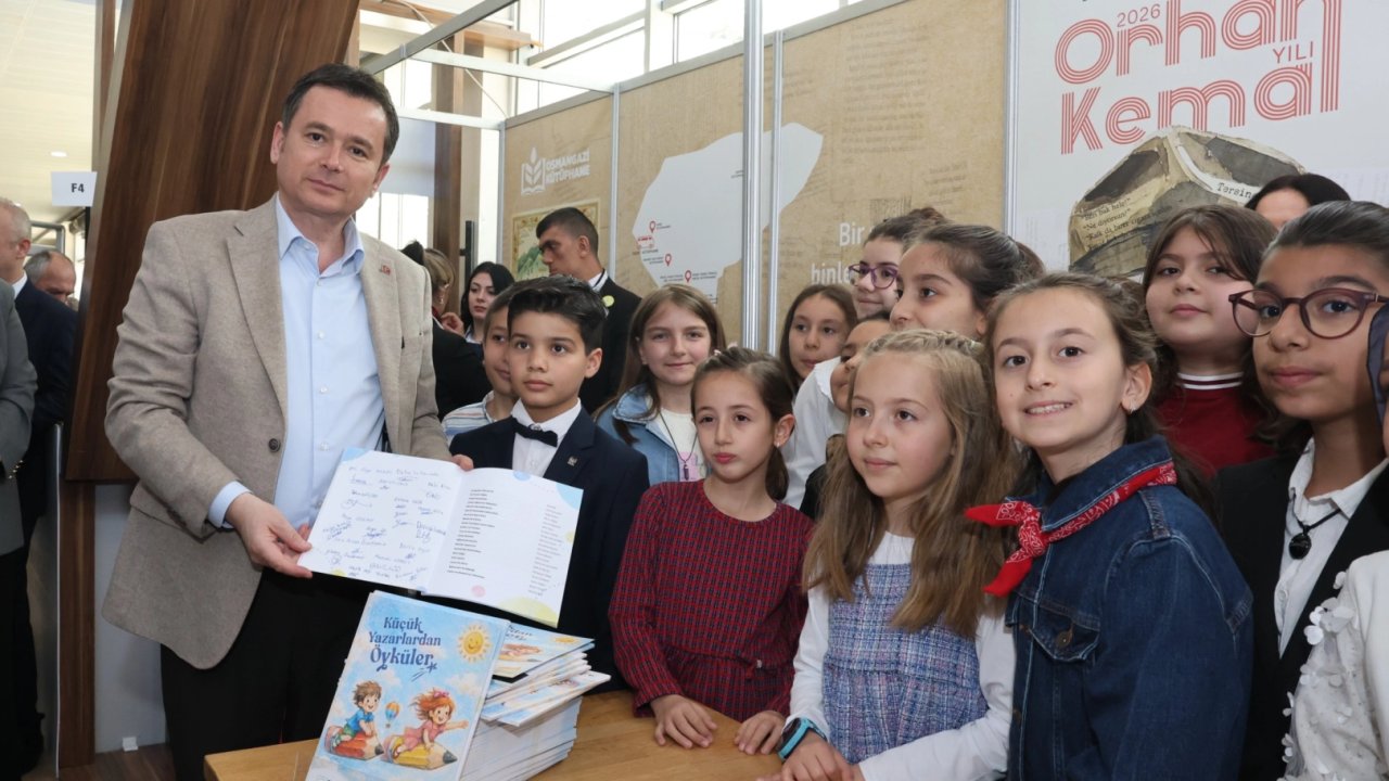Başkan Erkan Aydın Kitap Fuarı’nda çocuk yazarlarla buluştu