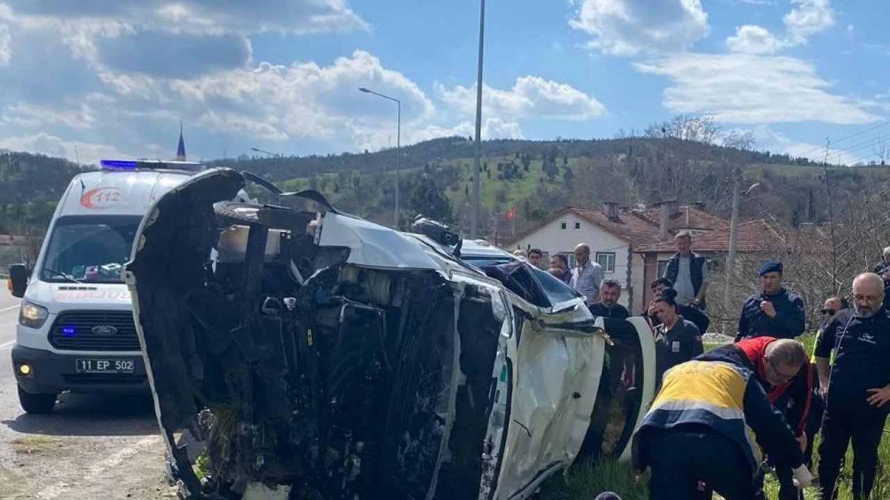 Bilecik Pazaryeri'nde korkutan kaza: 2 yaralı