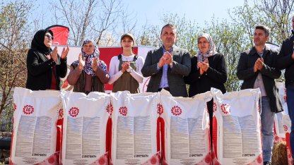 Bilecik'te çiftçilere ayçiçeği tohumu dağıtıldı