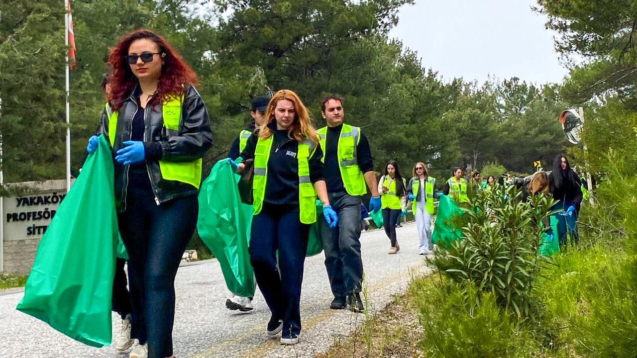 Bornova’da anlamlı temizlik