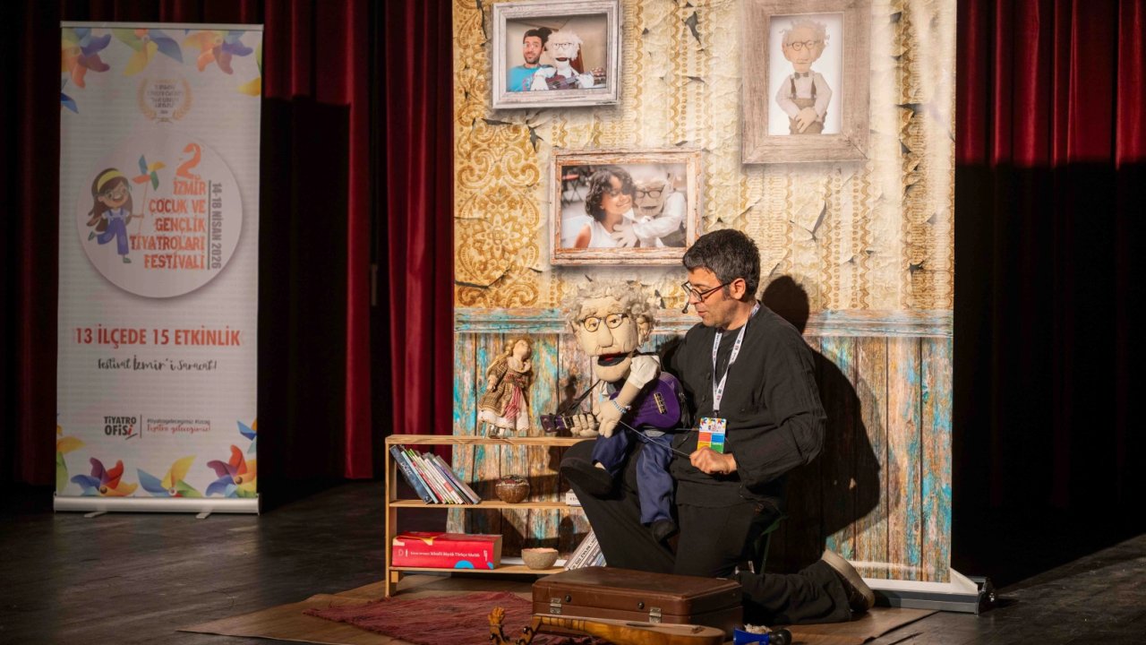 Bornova’da çocuk tiyatrosuna yoğun ilgi