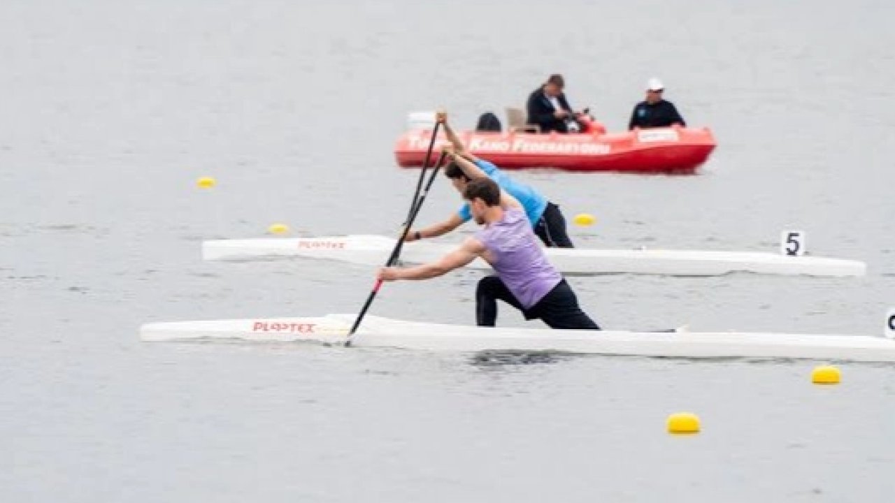 Bursa Büyükşehir Belediyesporlu kanocular yine kürsüde