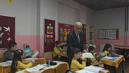 Bursa Gemlik'te Kaymakam Canbaba öğrencilerle buluştu