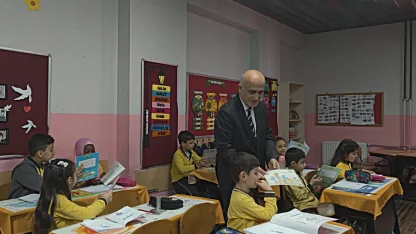 Bursa Gemlik'te Kaymakam Canbaba öğrencilerle buluştu