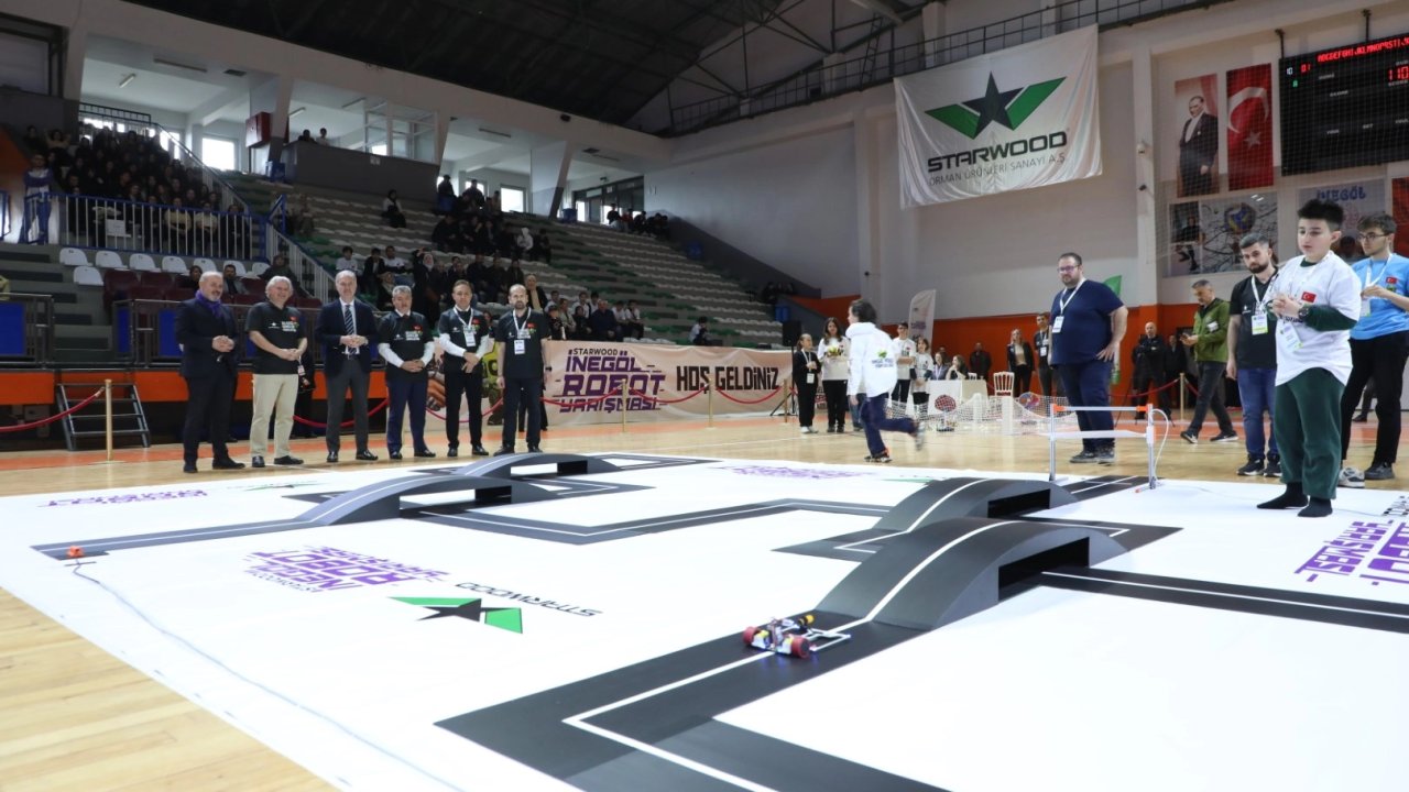 Bursa İnegöl’ün mucitleri robotlarını yarıştırdı