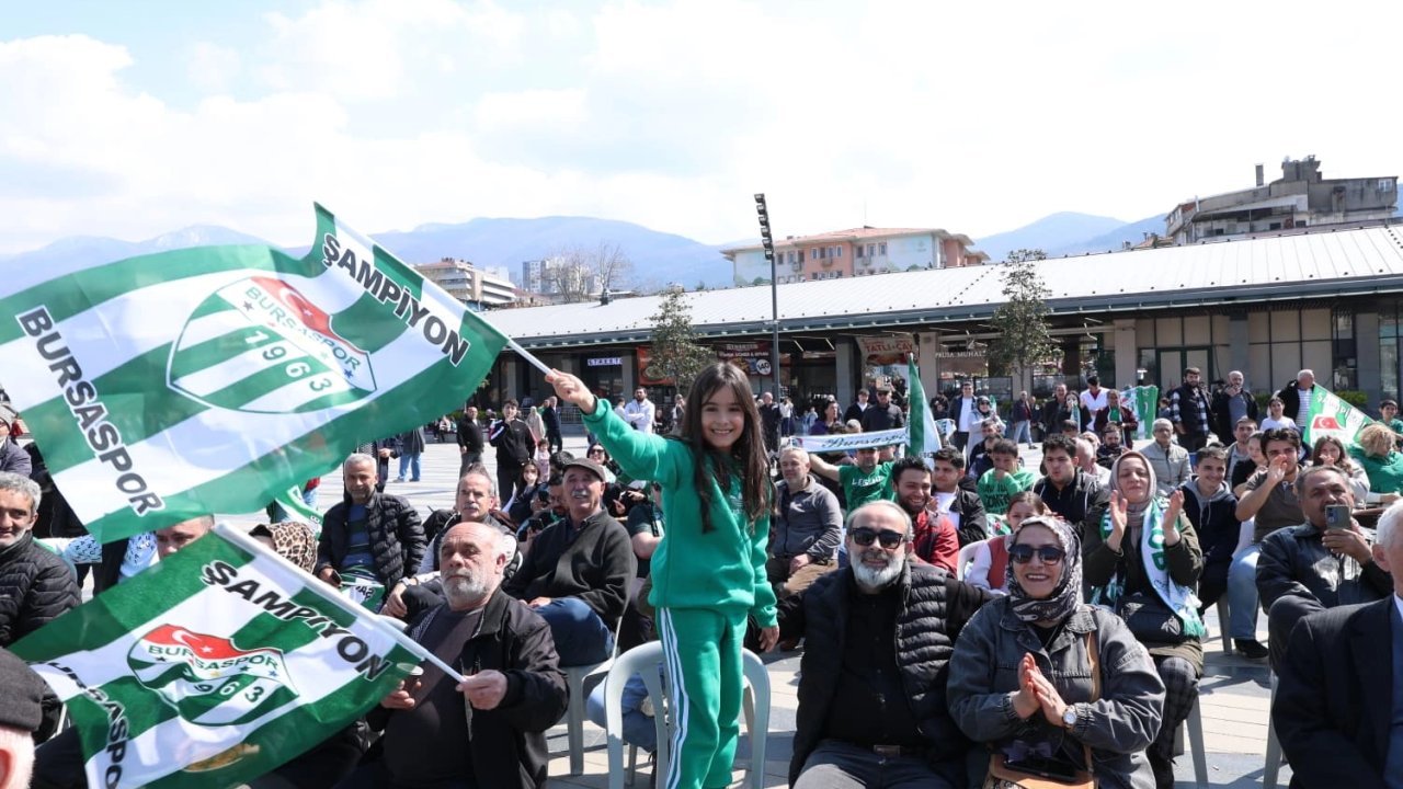 Bursa Osmangazi Meydanı’nda Bursaspor coşkusu