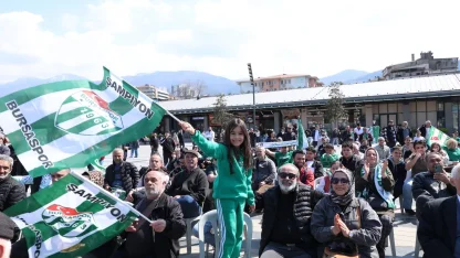 Bursa Osmangazi Meydanı’nda Bursaspor coşkusu