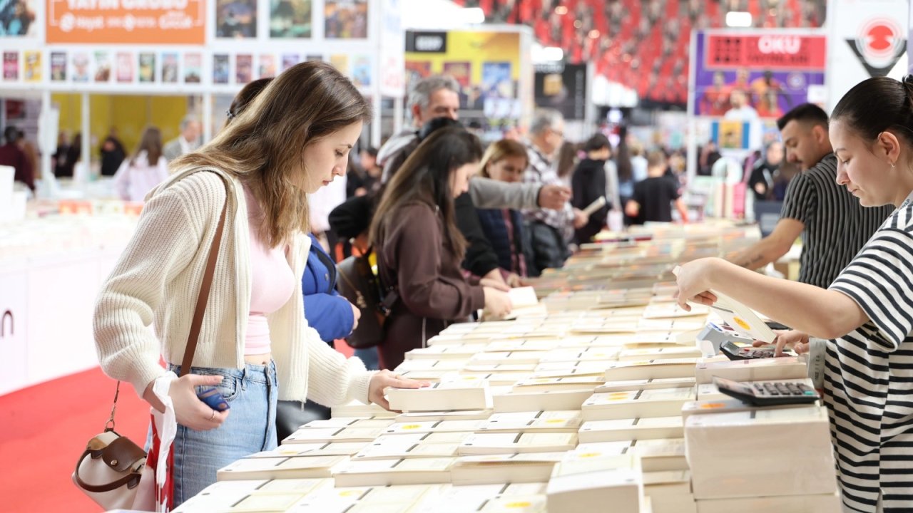 Bursa Osmangazi, sevilen yazarları okurlarla buluşturuyor