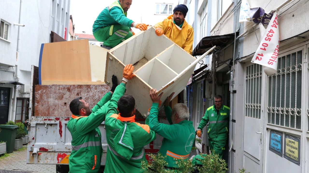 Bursa Osmangazi’de çöp eve anında müdahale