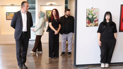 Bursa Osmangazi'de liselilerin emekleri sanatseverlerle buluştu