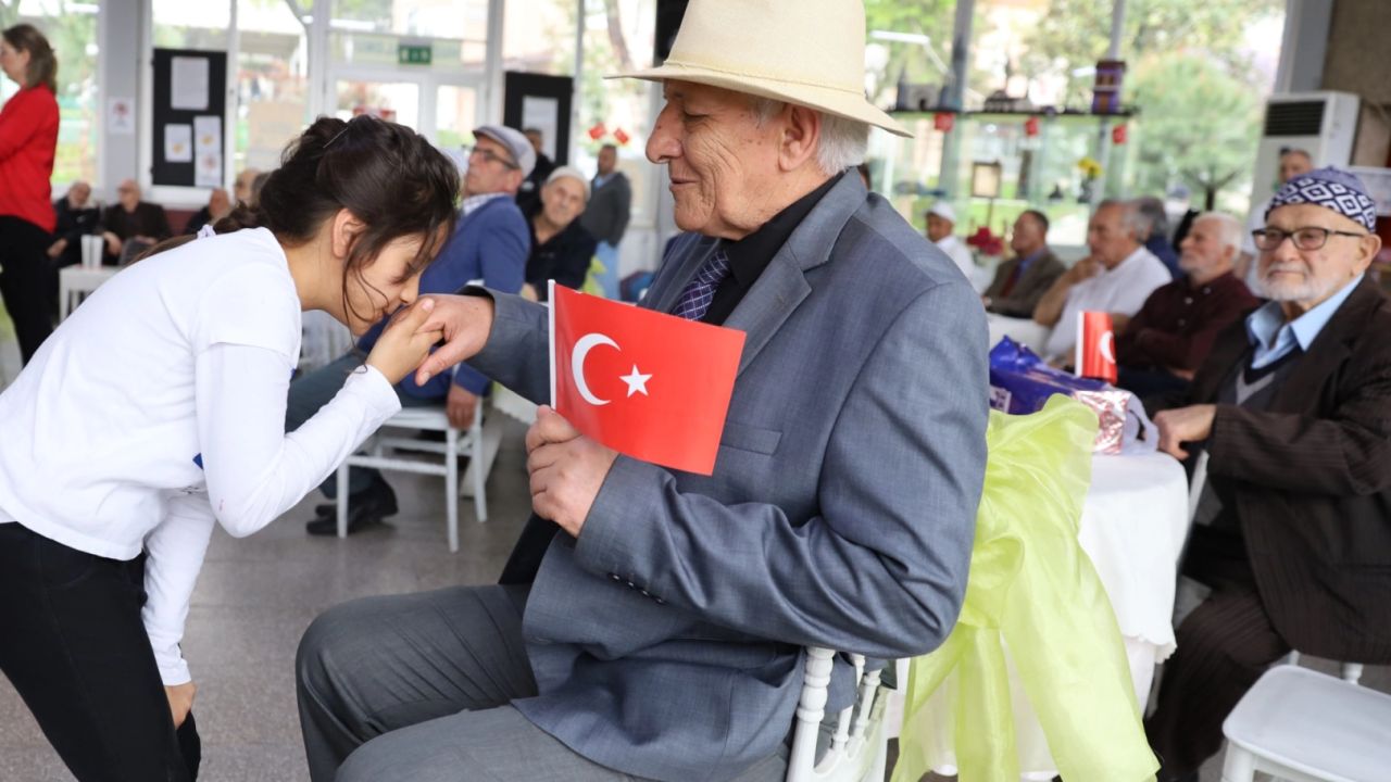 Bursa'da miniklerden 'huzurlu' kutlama