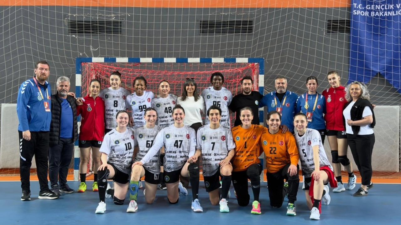 Bursalı kadınlar hentbolda zorlanmadan kazandı
