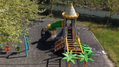 Çayırova’daki parkların oyun grupları yıkanıyor