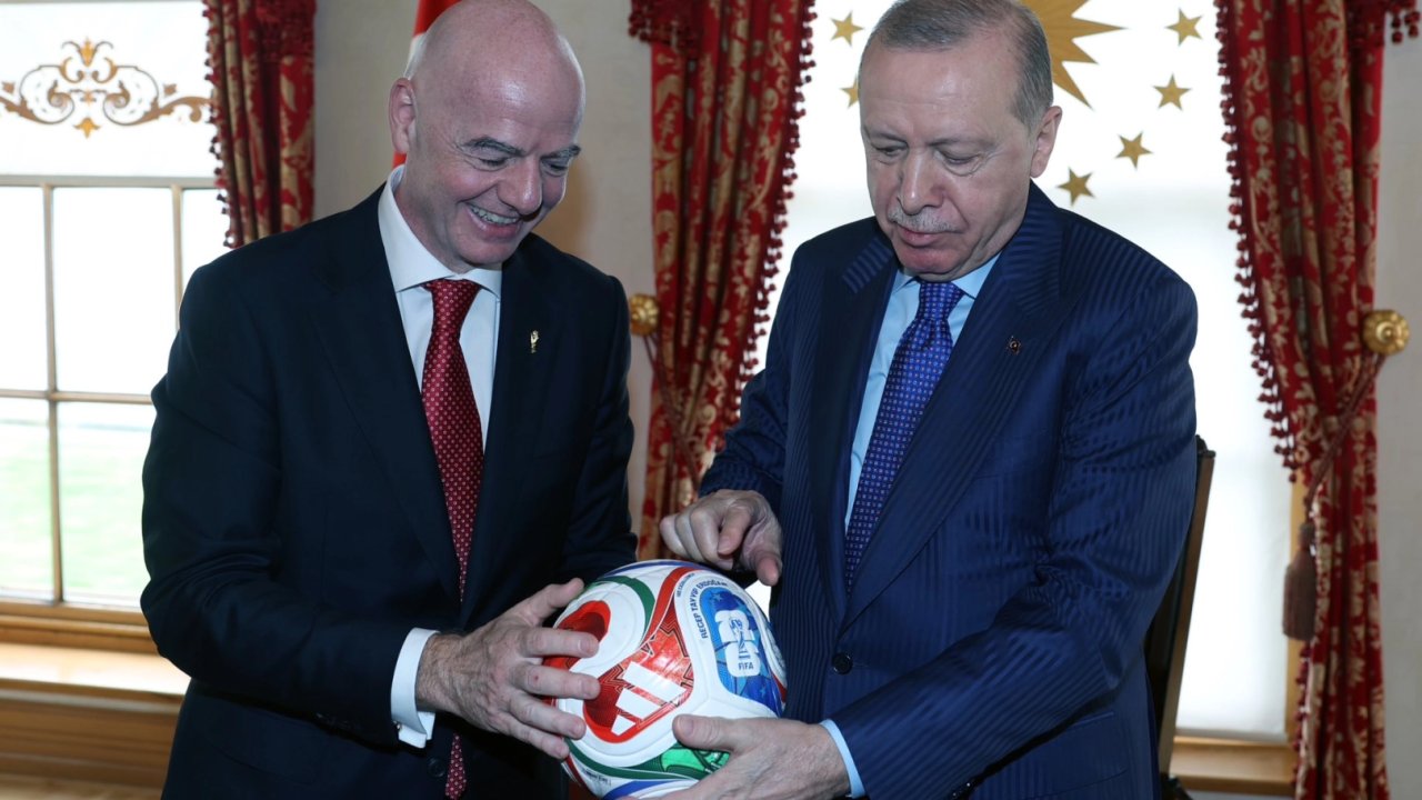 Cumhurbaşkanı Erdoğan, FIFA Başkanı'nı Dolmabahçe'de kabul etti