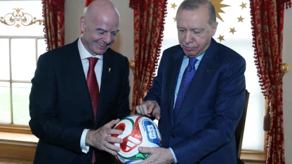 Cumhurbaşkanı Erdoğan, FIFA Başkanı'nı Dolmabahçe'de kabul etti