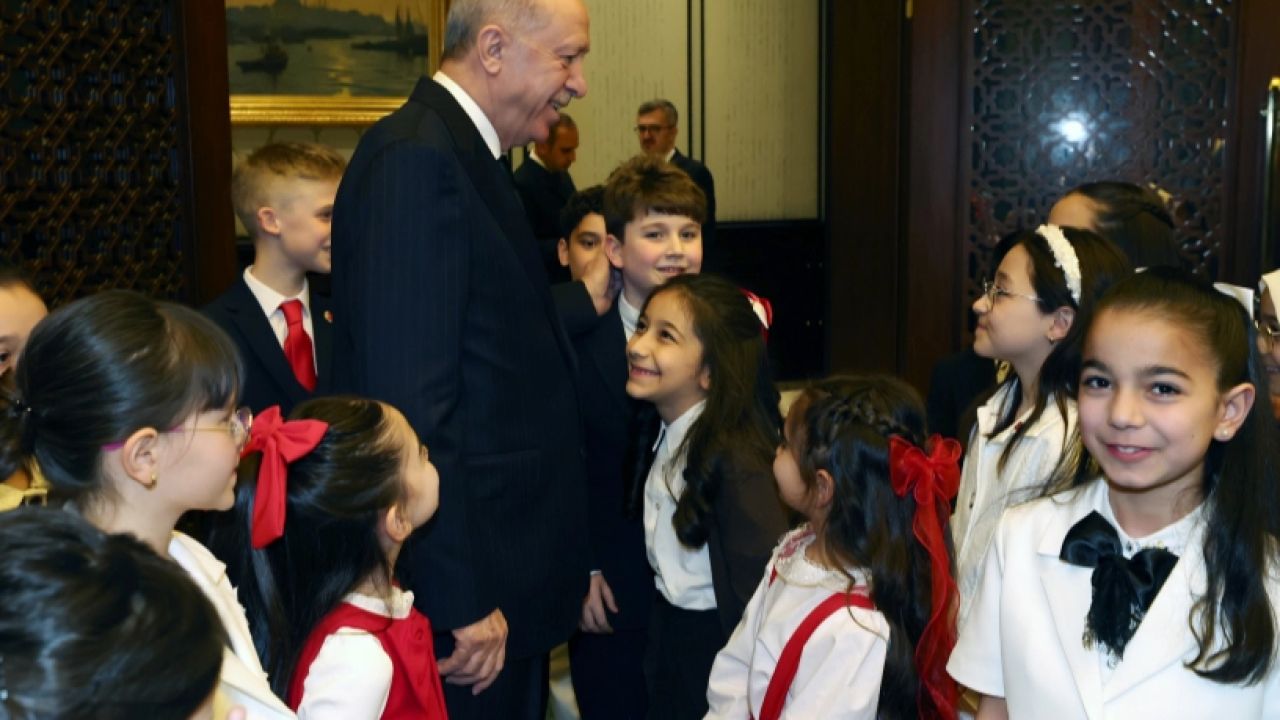 Cumhurbaşkanı Erdoğan, Külliye'de çocukları misafir etti