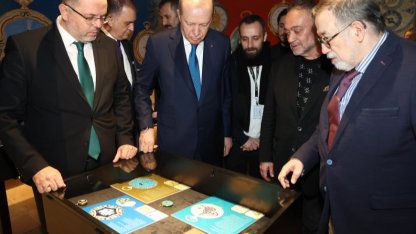 Cumhurbaşkanı Erdoğan, nadir cep saatlerini inceledi