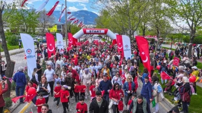 Denizli’de 23 Nisan Coşkusu çocuk koşusuyla başladı