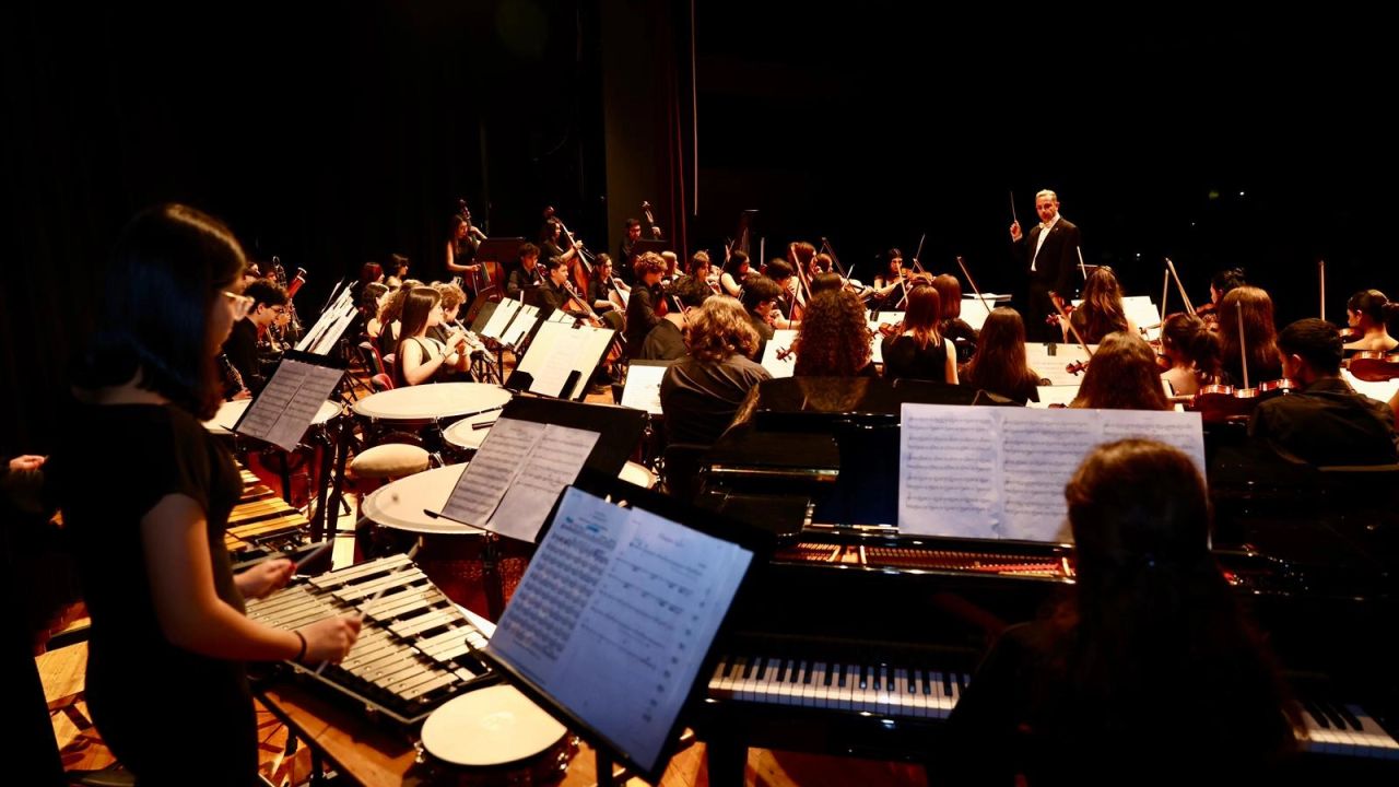 Dokuz Eylül'den miniklere 'klasik' aşısı