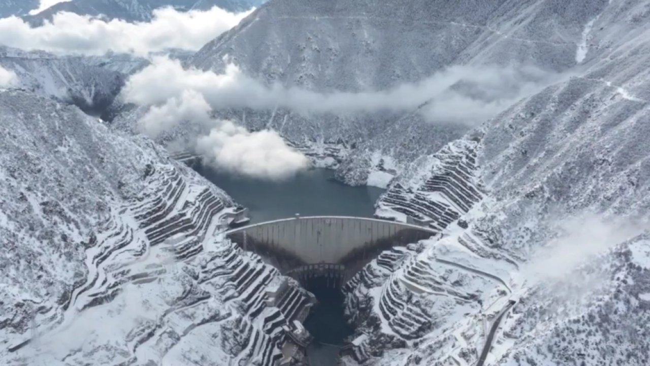 DSİ: Deriner Barajı 2025’te rekor elektrik üretti