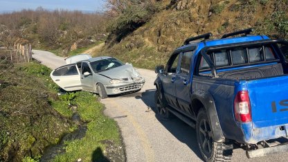 Düzce’de iki aracın çarpıştığı kazada 3 kişi yaralandı