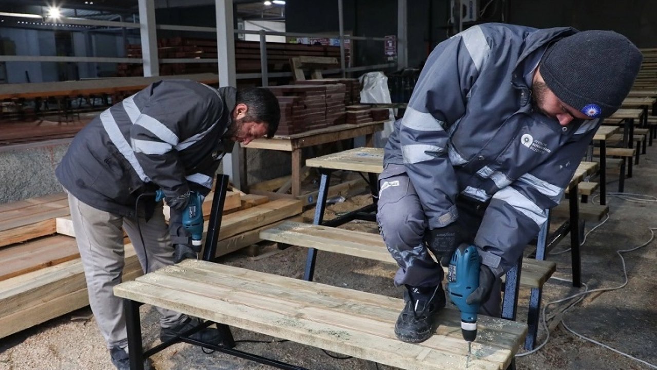 Emekle üretilen kent mobilyaları şehre değer katıyor