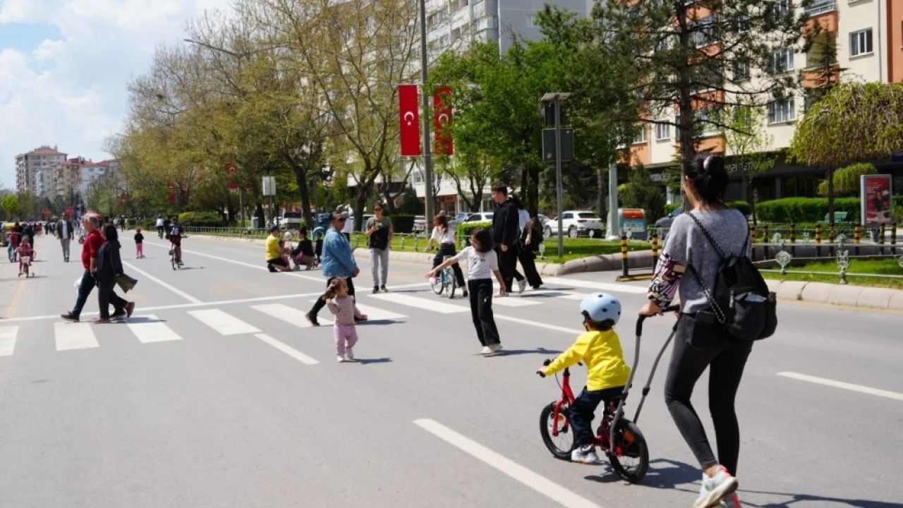 Eskişehir’de sokaklar müziğe açıldı