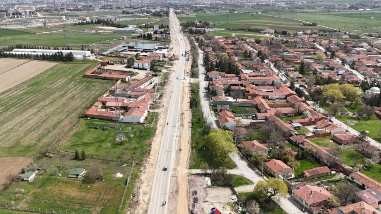 Eskişehir'de yollar genişliyor sürücülerin yüzü gülüyor