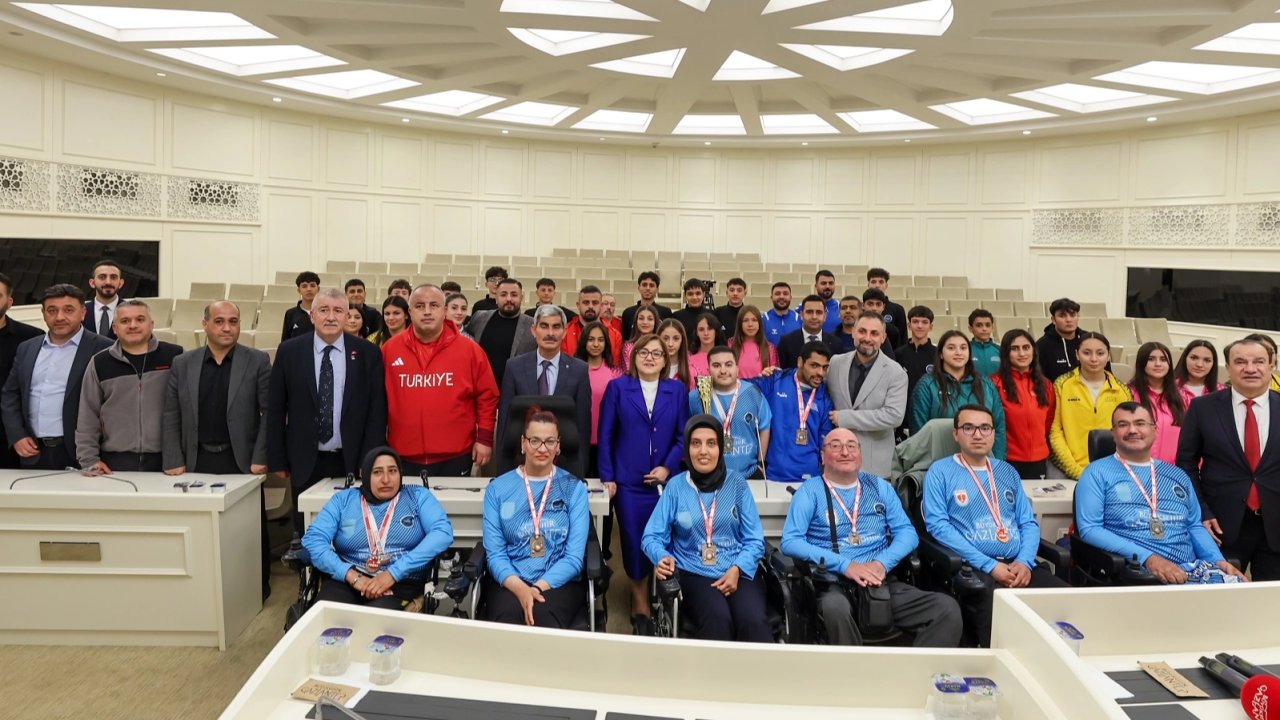 Gaziantep'te başarılı sporculardan Başkan Şahin'e ziyaret