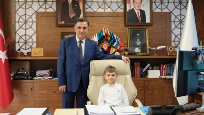 Gebze'de rektörlük koltuğu miniklerde