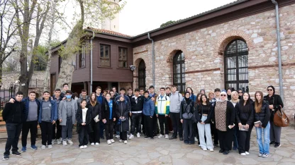 Gençler Kocaeli’de kitapla şehri keşfediyor