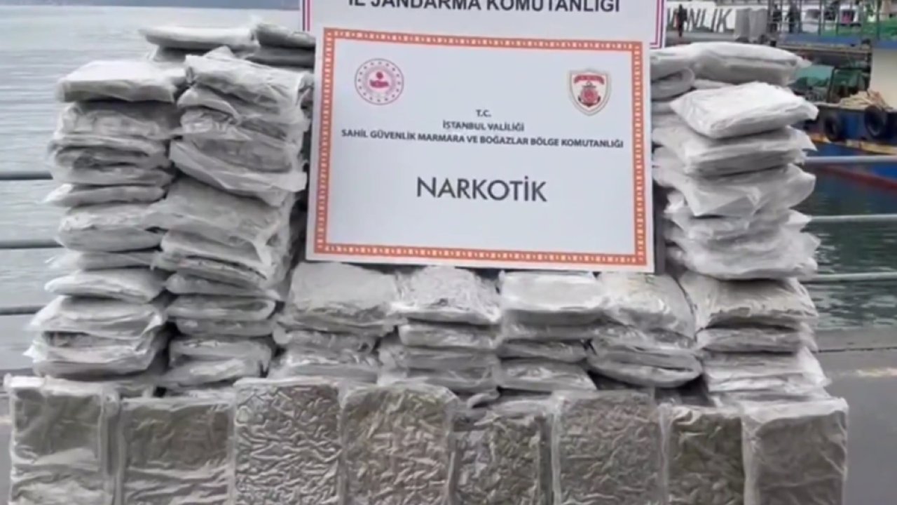 İstanbul açıklarında narko operasyon... Kilolarca skunk ele geçirildi