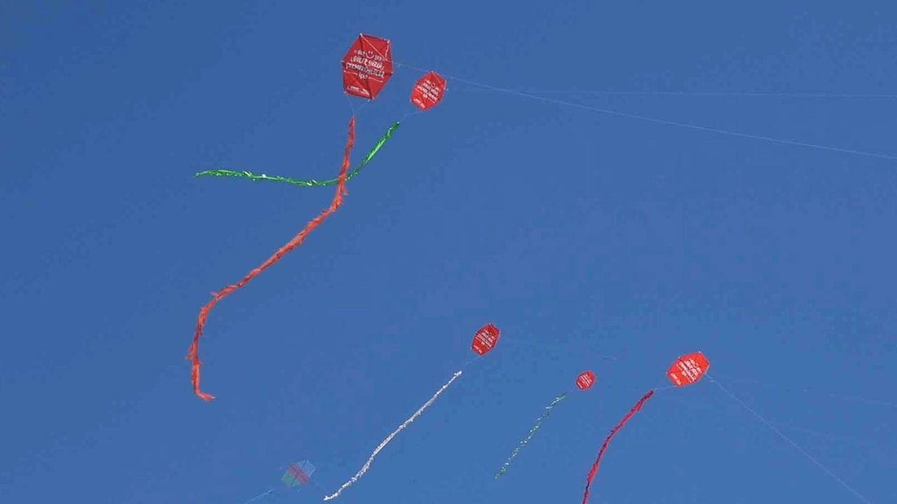 İstanbul Çekmeköy’de gökyüzünde renk cümbüşü