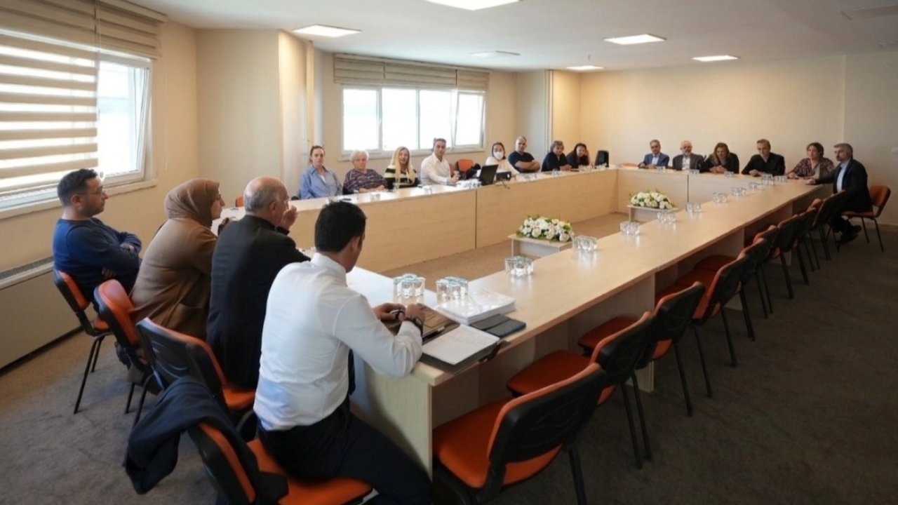 İstanbul Maltepe'de yetkilileriyle muhtarlar bir araya geldi