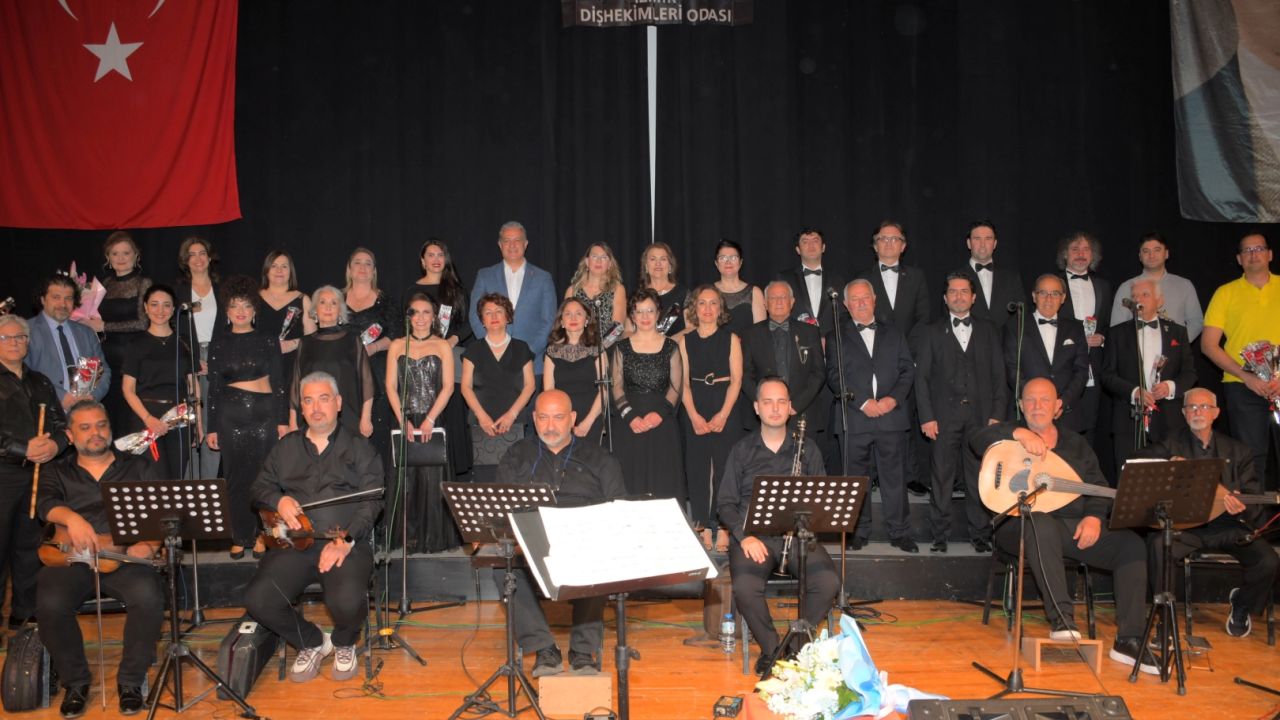 İZDO TSM Korosu ayakta alkışlandı