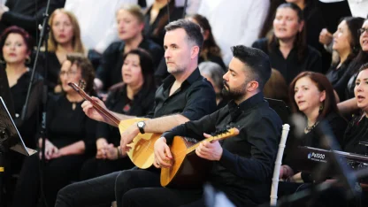 İzmir Aliğa'da Aşık Veysel Türküleri yankılandı