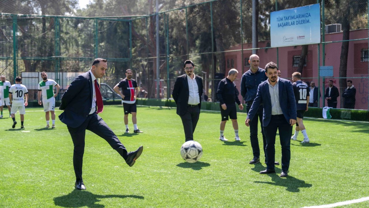 İzmir Bornova Belediyesi’nde dostluk sahaya taşındı